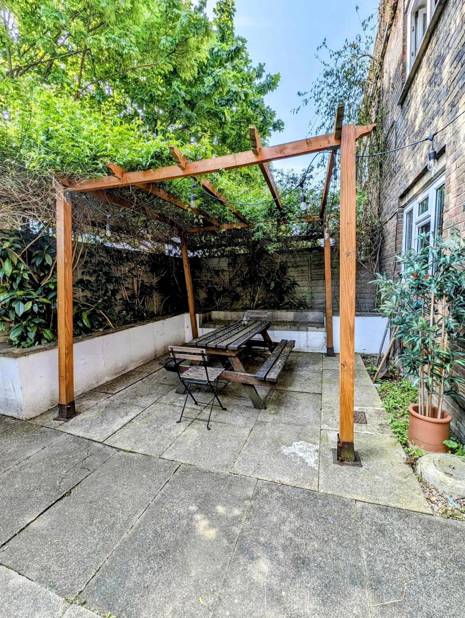 Modern Well Presented Apartment With Garden Londra Dış mekan fotoğraf