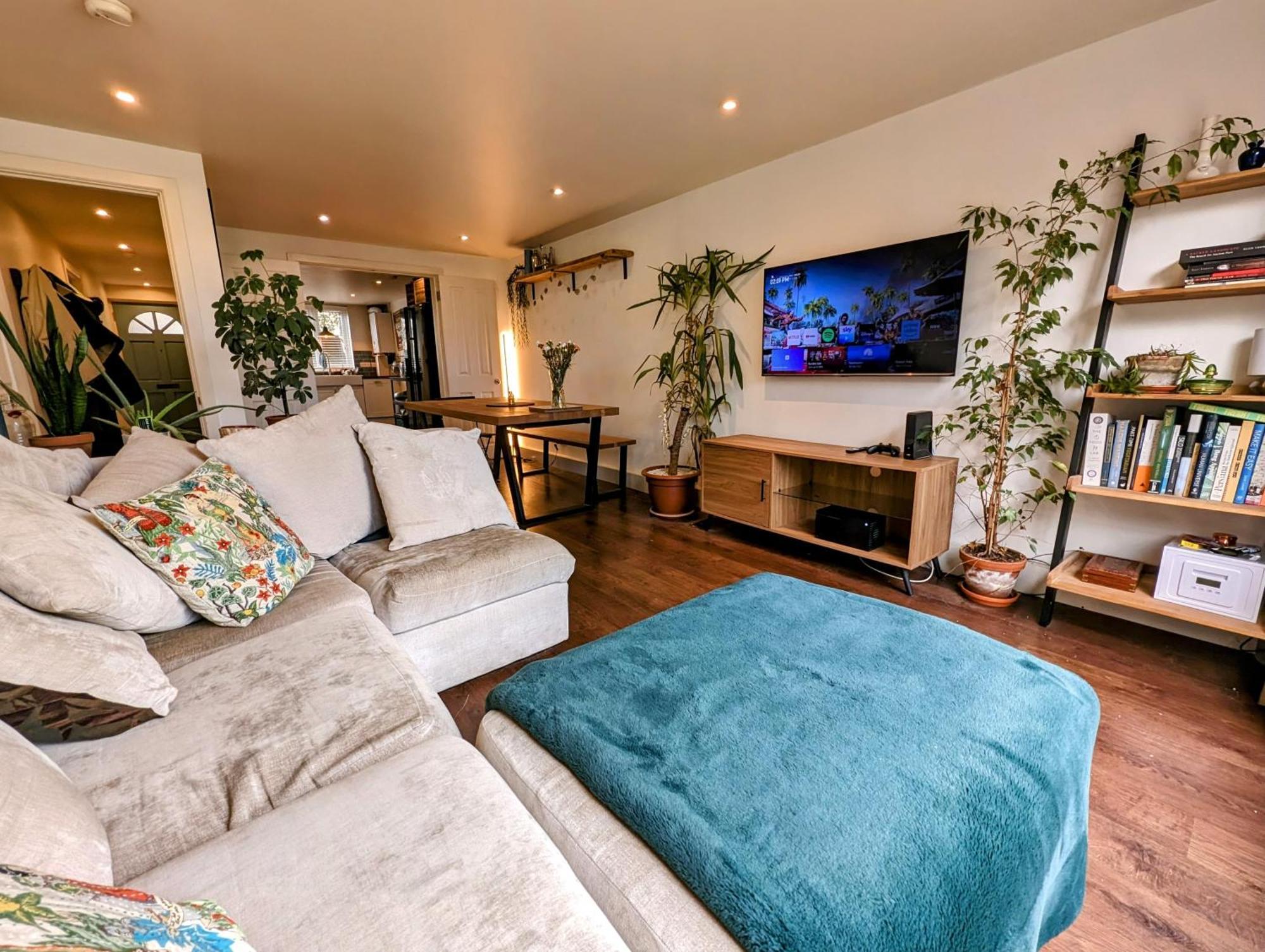 Modern Well Presented Apartment With Garden Londra Dış mekan fotoğraf