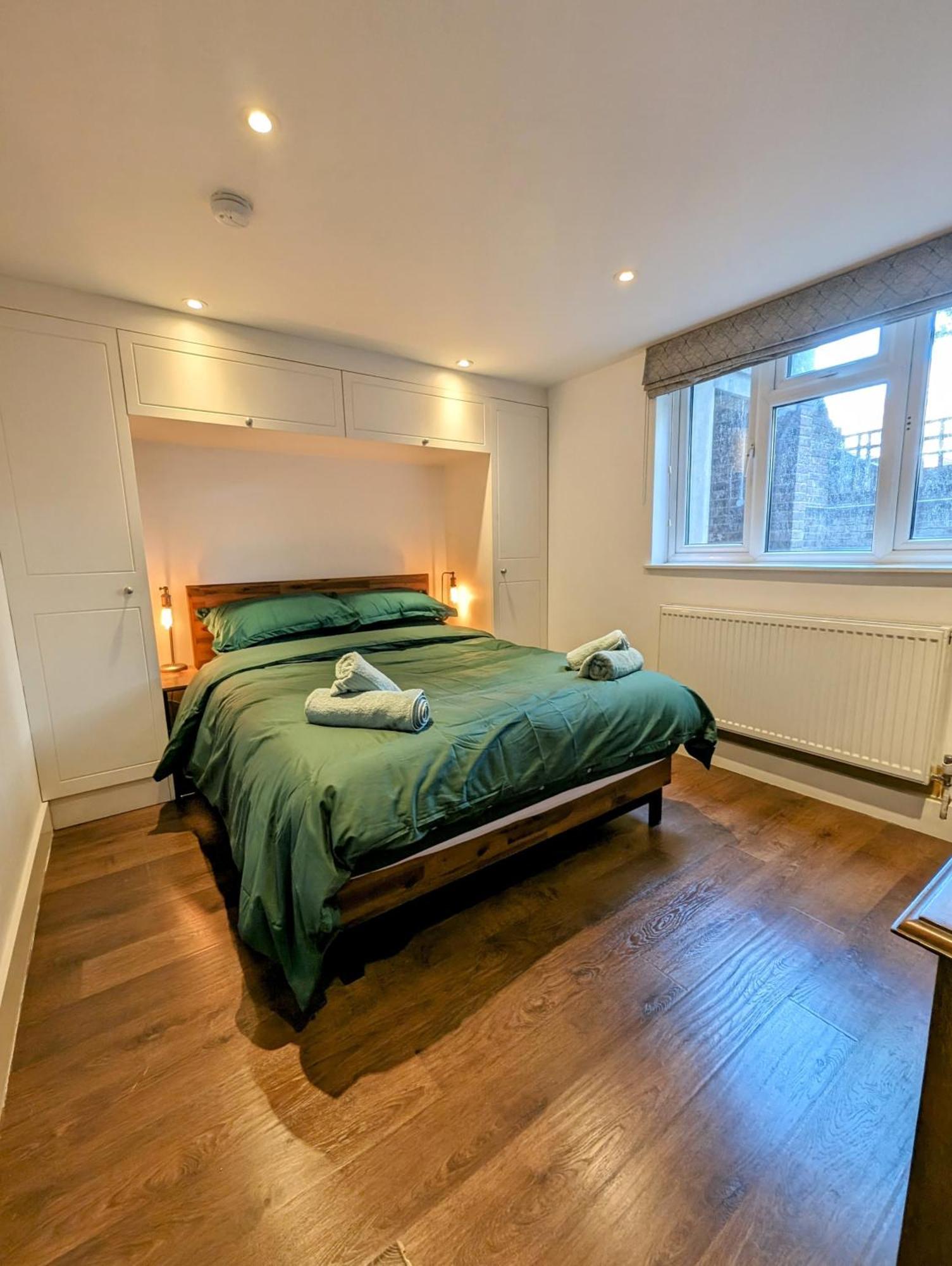 Modern Well Presented Apartment With Garden Londra Dış mekan fotoğraf